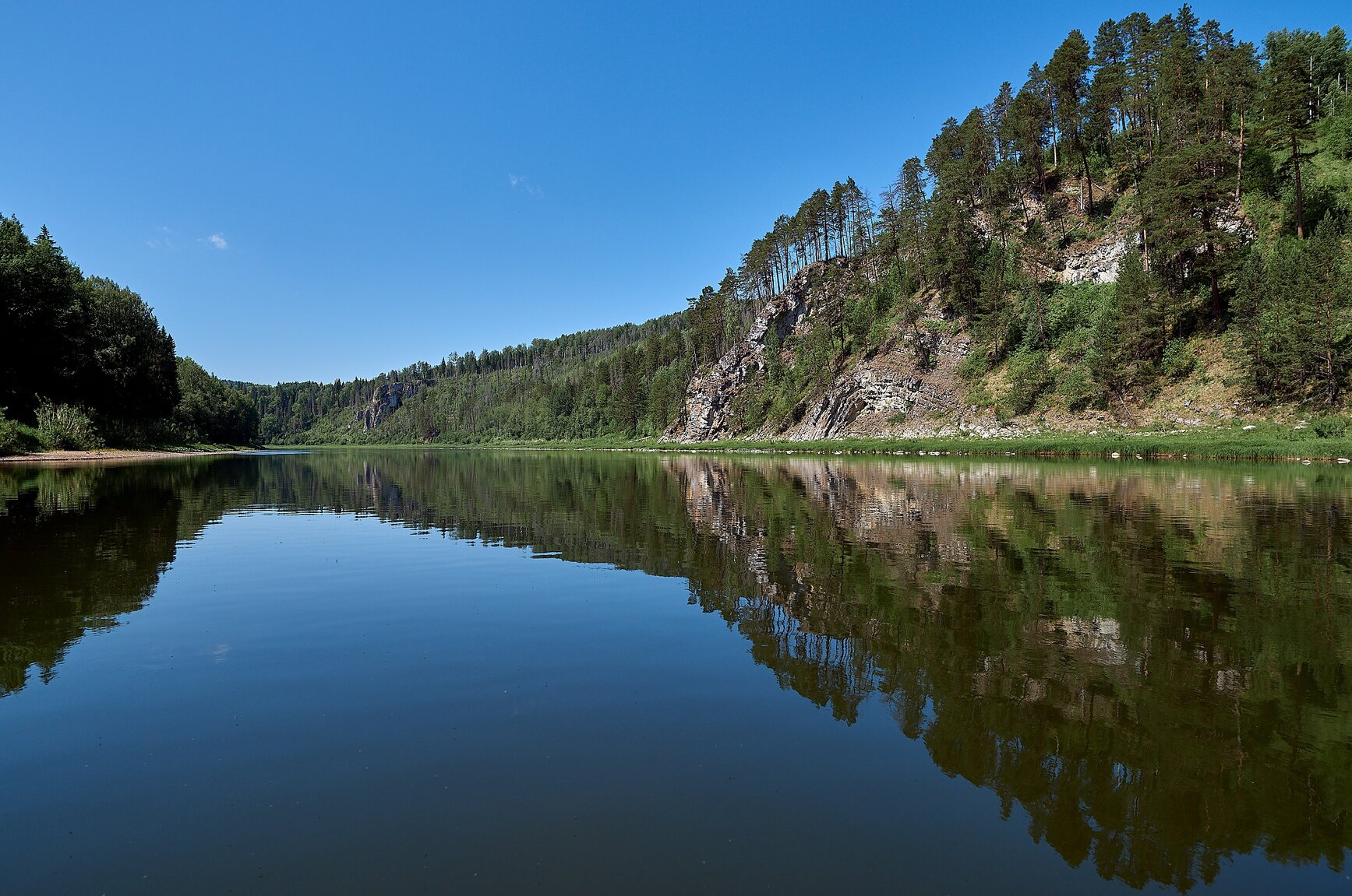 зеркало река